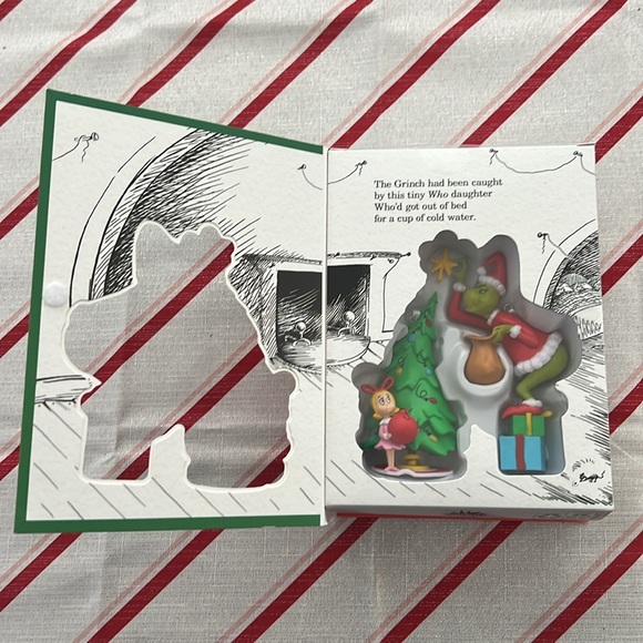 How the Grinch stole Christmas hallmark ornament set - Picture 2 of 5